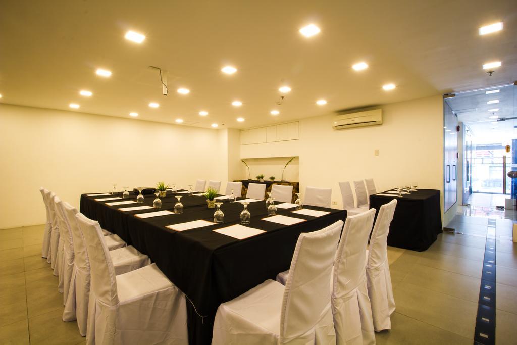 Jade Hotel And Suites Makati City Exterior foto