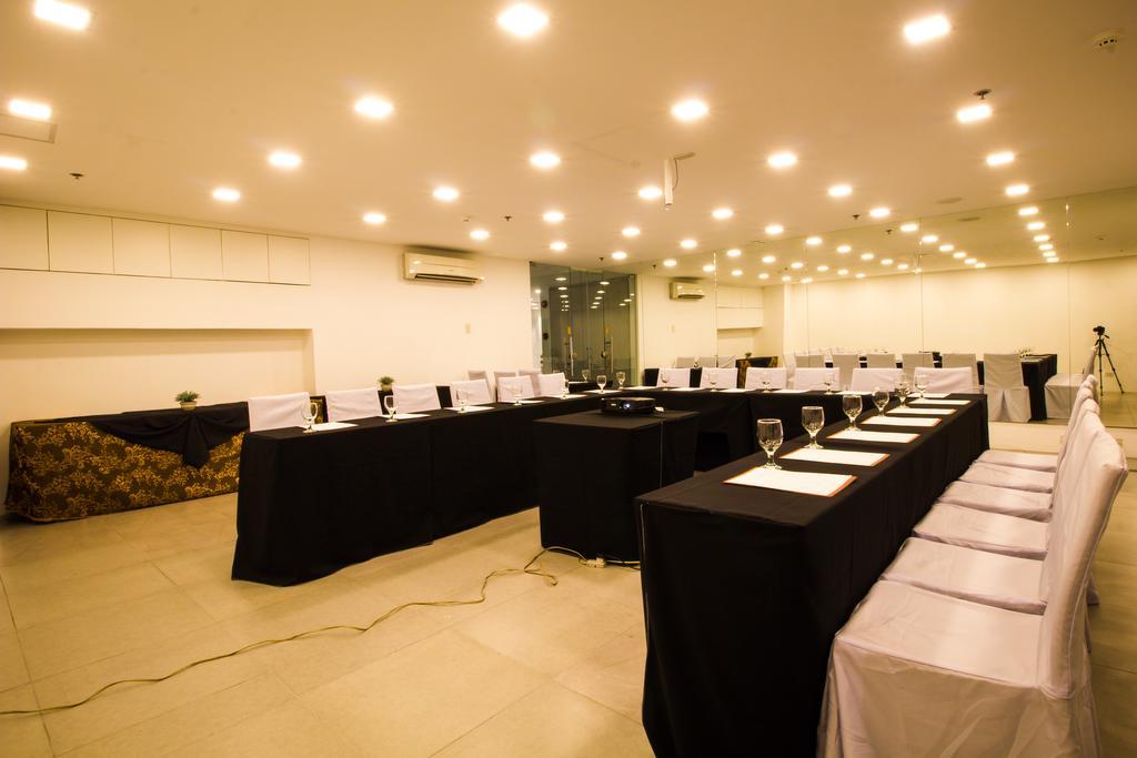 Jade Hotel And Suites Makati City Exterior foto