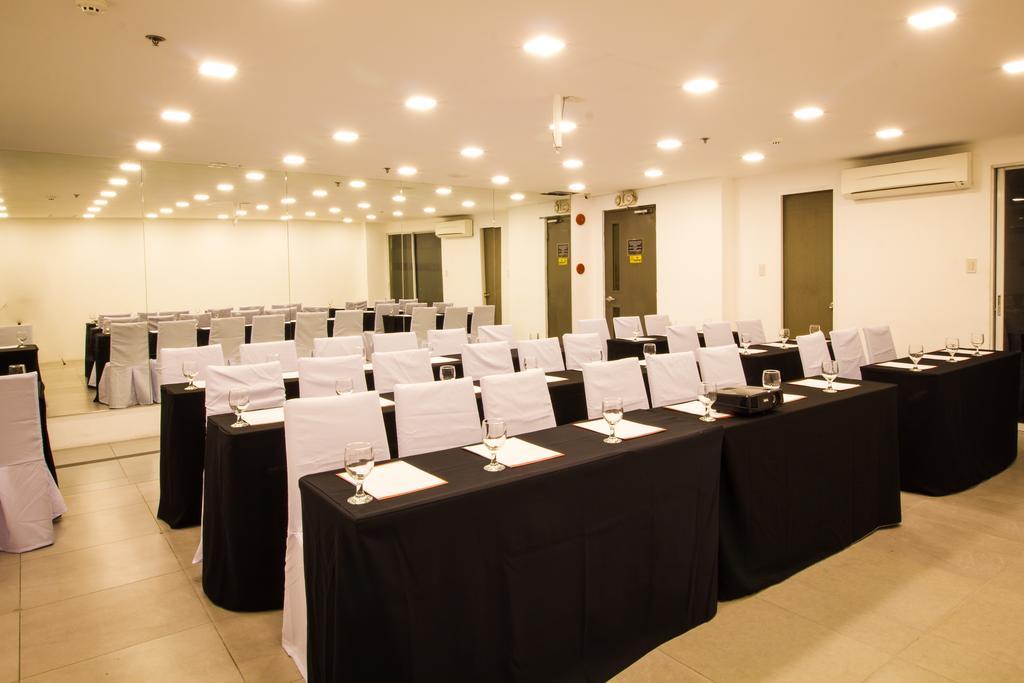 Jade Hotel And Suites Makati City Exterior foto
